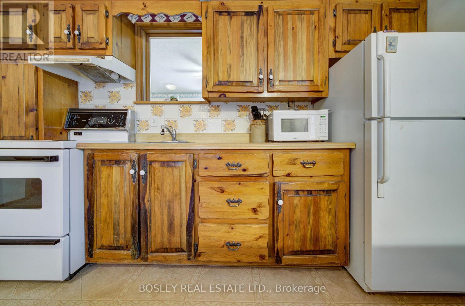 310 Tiny Beaches Road S, Tiny, ON - Indoor Photo Showing Kitchen