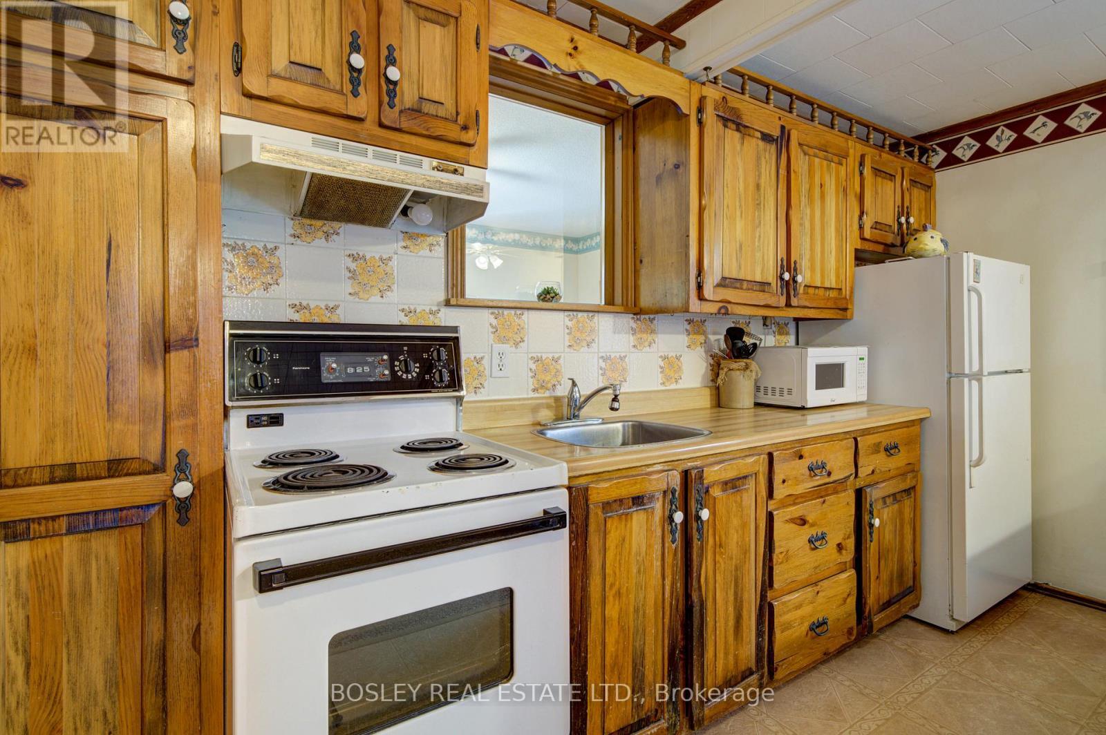 310 Tiny Beaches Road S, Tiny, ON - Indoor Photo Showing Kitchen