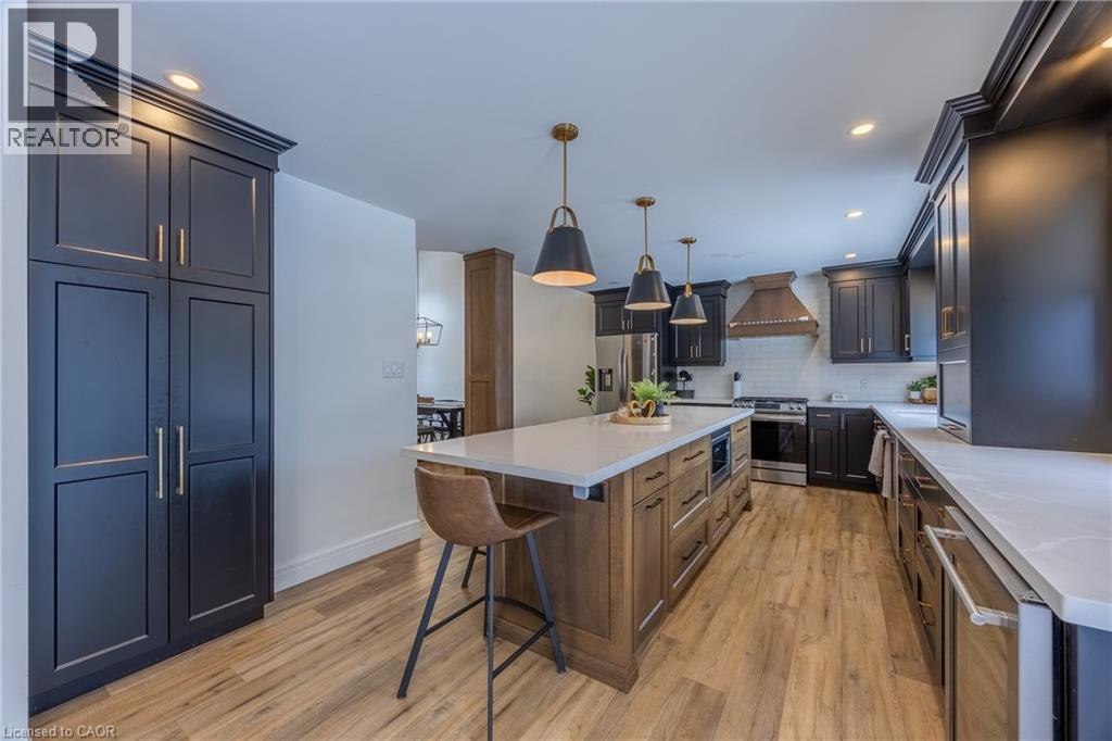 3 Kintyre Court, Caledonia, ON - Indoor Photo Showing Kitchen With Upgraded Kitchen