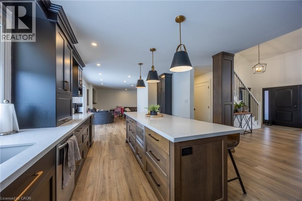 3 Kintyre Court, Caledonia, ON - Indoor Photo Showing Kitchen