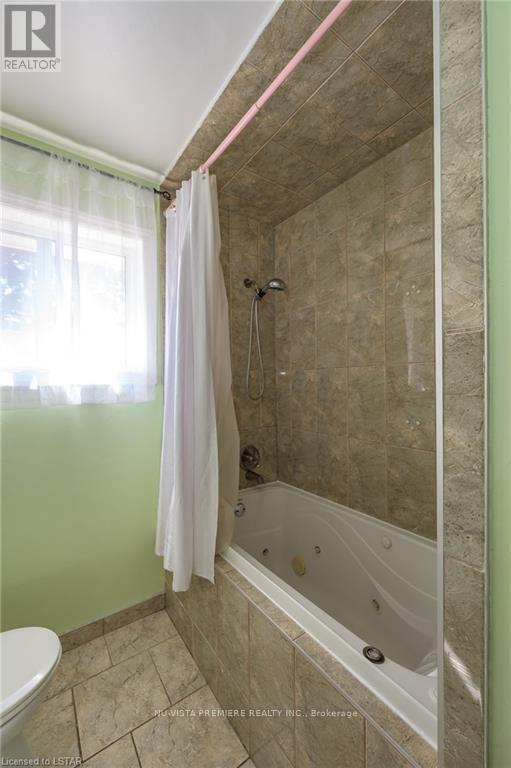 230 Burlington Street, London South (South J), ON - Indoor Photo Showing Bathroom