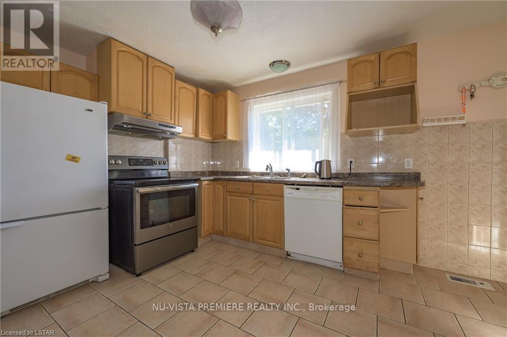 230 Burlington Street, London South (South J), ON - Indoor Photo Showing Kitchen