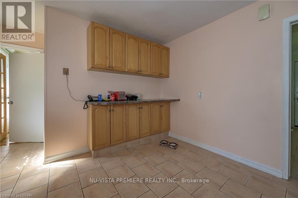 230 Burlington Street, London South (South J), ON - Indoor Photo Showing Other Room