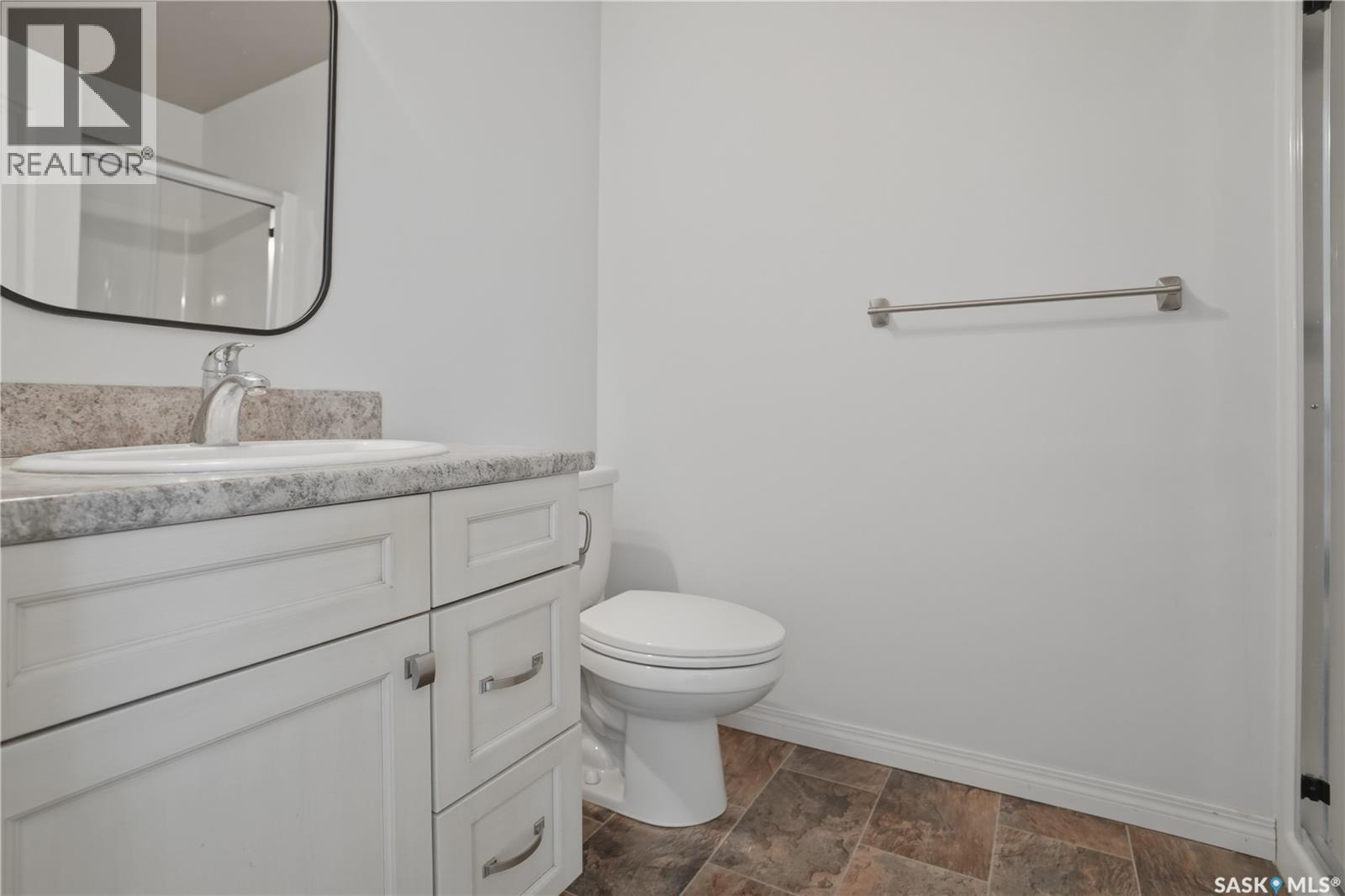 432 3Rd Avenue W, Unity, SK - Indoor Photo Showing Bathroom