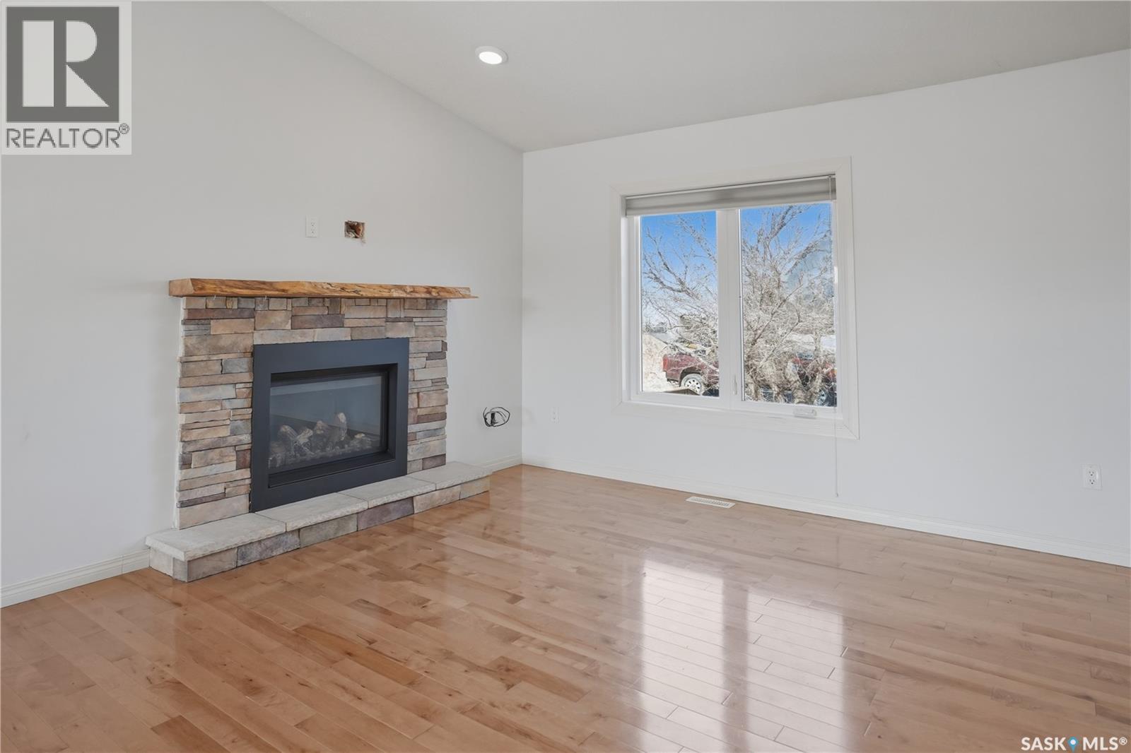 432 3Rd Avenue W, Unity, SK - Indoor Photo Showing Living Room With Fireplace