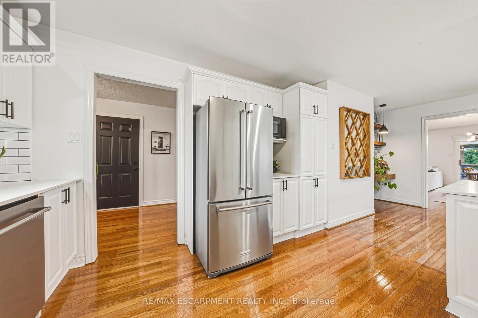 980 Glen View Avenue, Burlington, ON - Indoor Photo Showing Kitchen