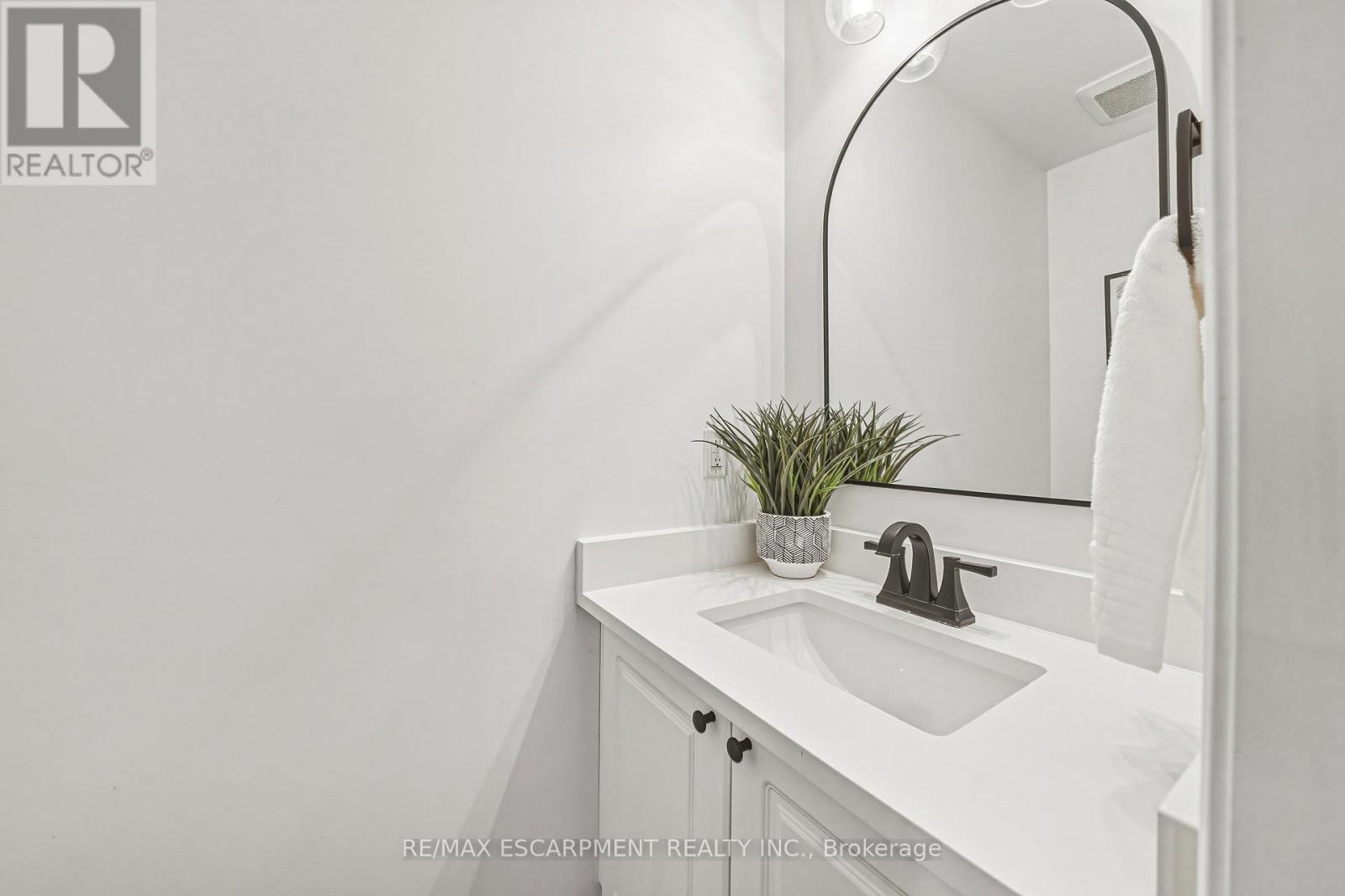 980 Glen View Avenue, Burlington, ON - Indoor Photo Showing Bathroom