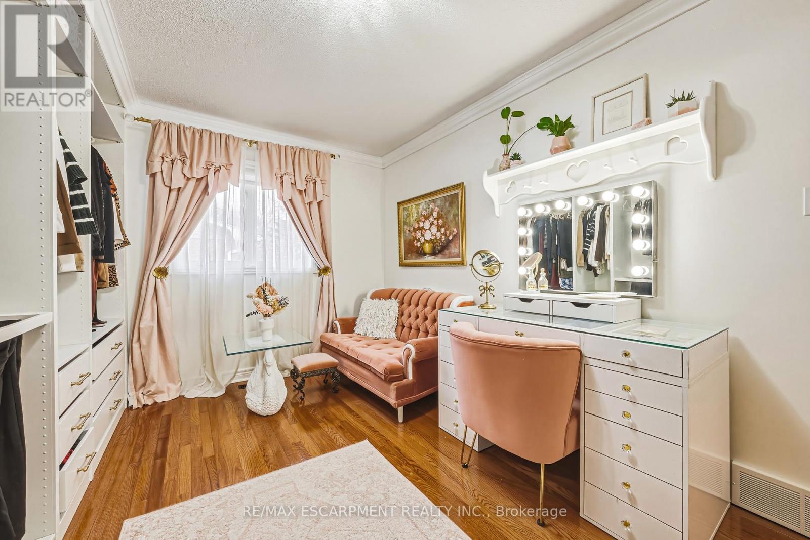 980 Glen View Avenue, Burlington, ON - Indoor