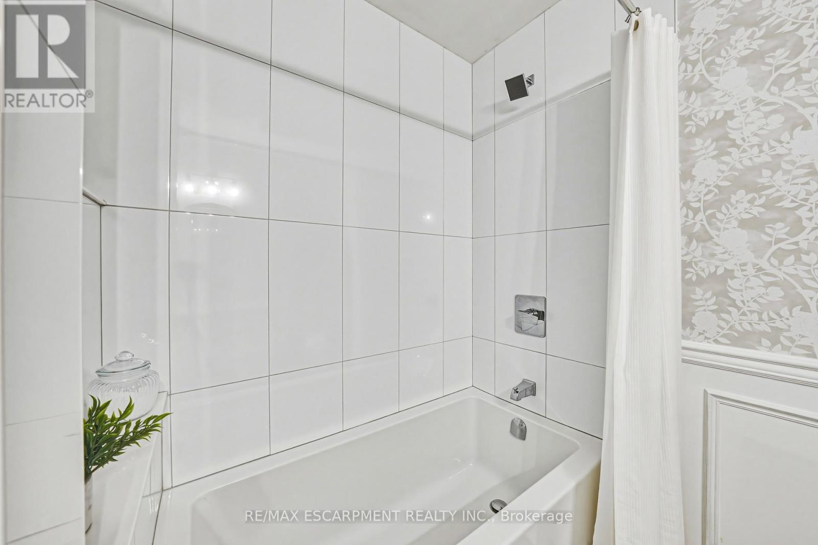 980 Glen View Avenue, Burlington, ON - Indoor Photo Showing Bathroom