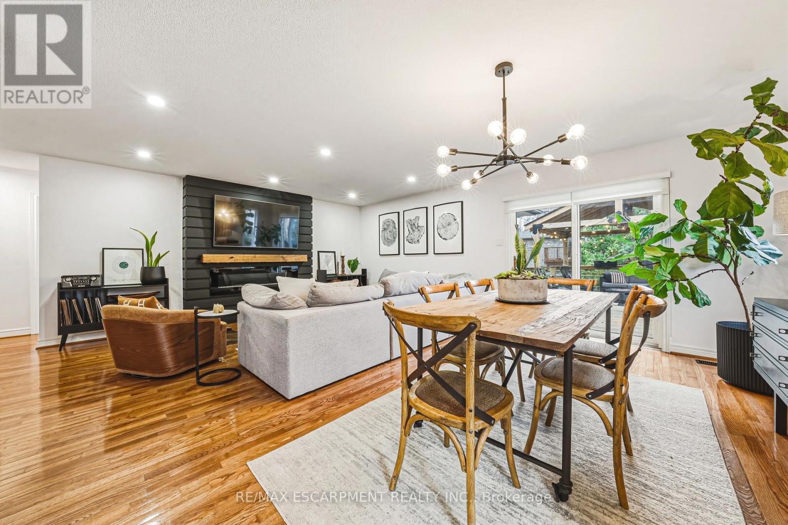 980 Glen View Avenue, Burlington, ON - Indoor With Fireplace