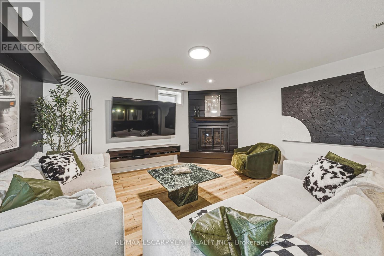 980 Glen View Avenue, Burlington, ON - Indoor Photo Showing Living Room
