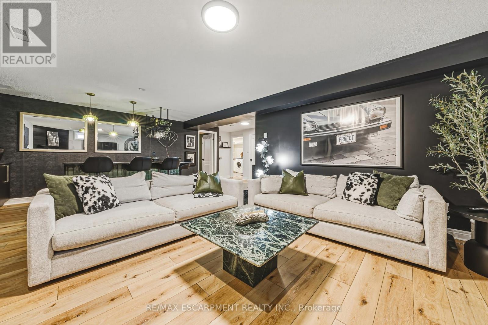 980 Glen View Avenue, Burlington, ON - Indoor Photo Showing Living Room