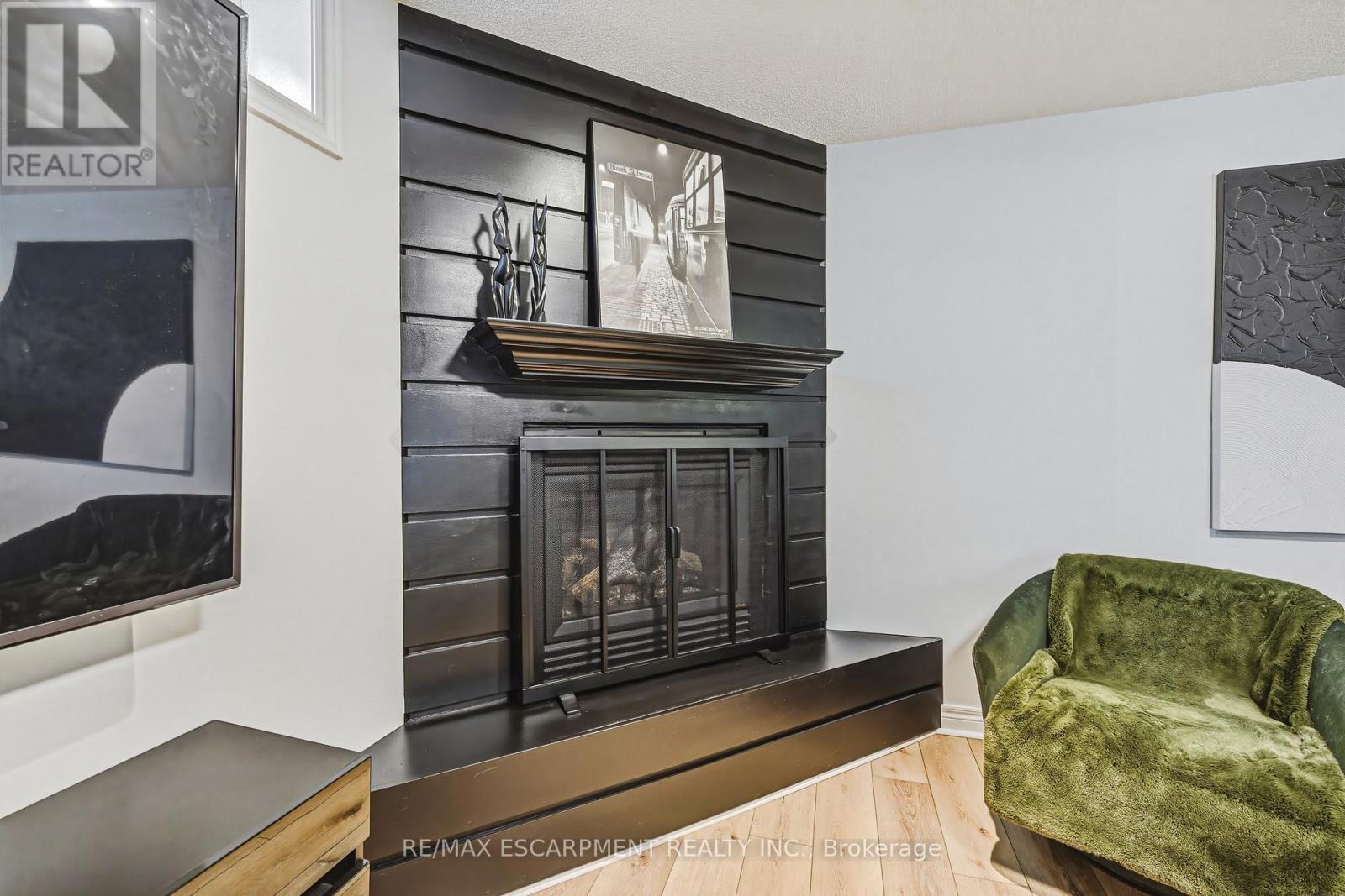 980 Glen View Avenue, Burlington, ON - Indoor