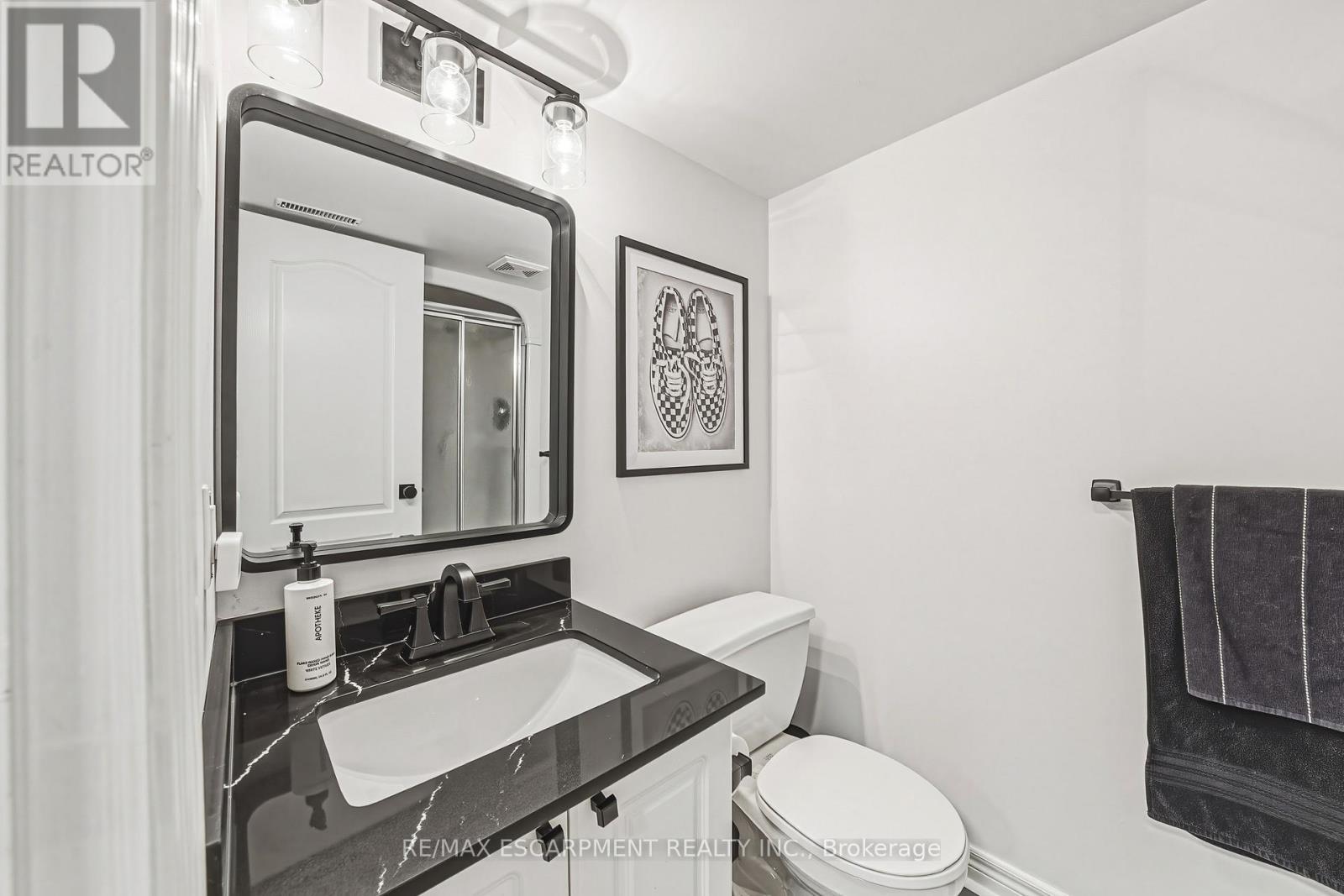 980 Glen View Avenue, Burlington, ON - Indoor Photo Showing Bathroom