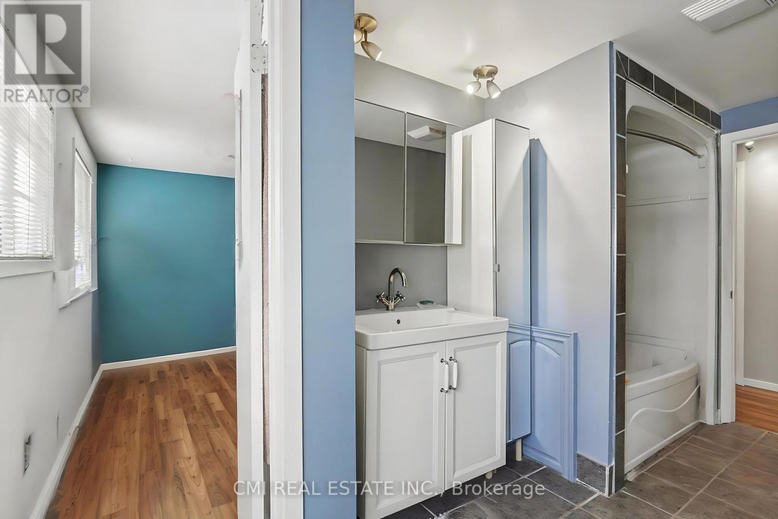 360 Culpepper Place, Waterloo, ON - Indoor Photo Showing Bathroom