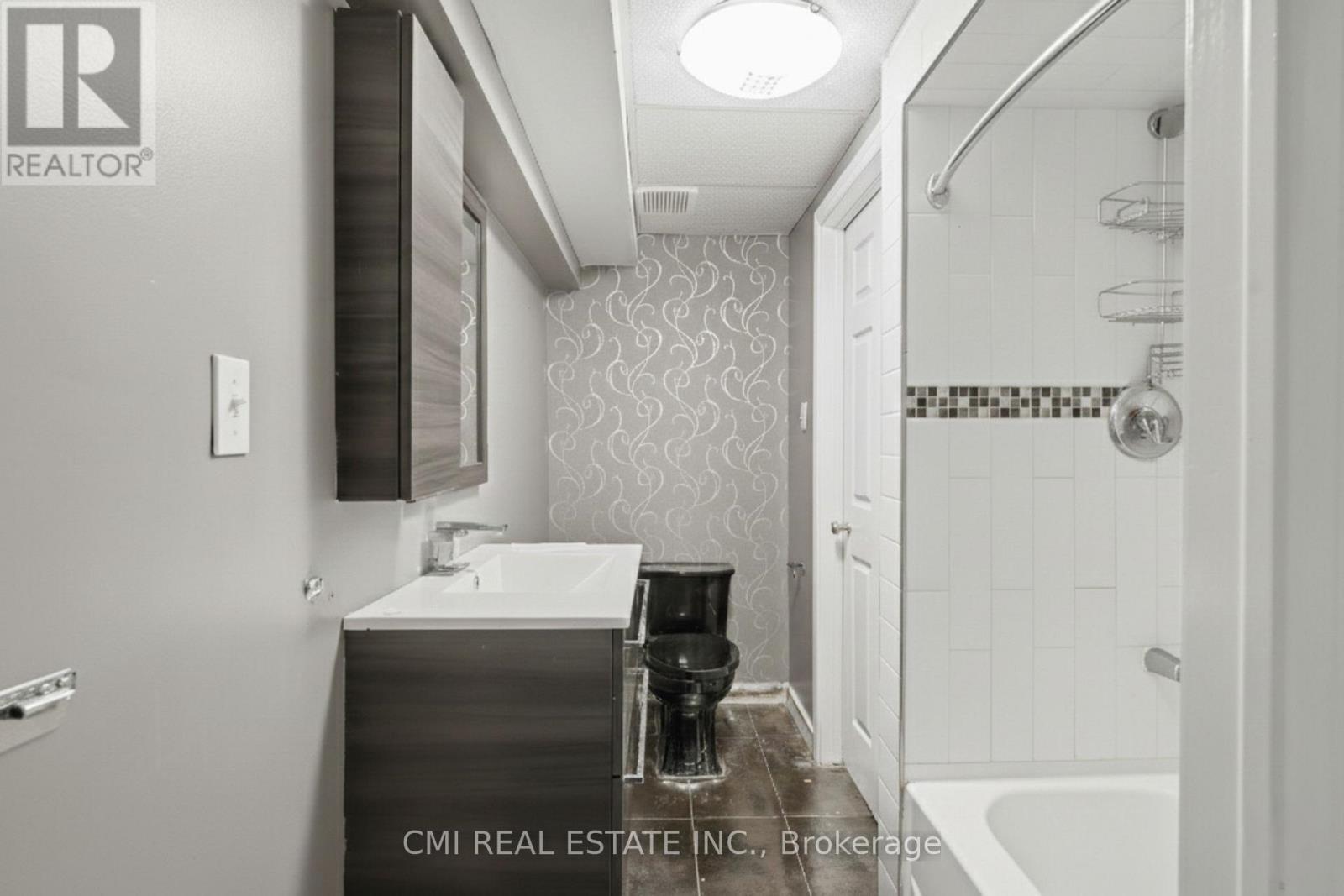 360 Culpepper Place, Waterloo, ON - Indoor Photo Showing Bathroom