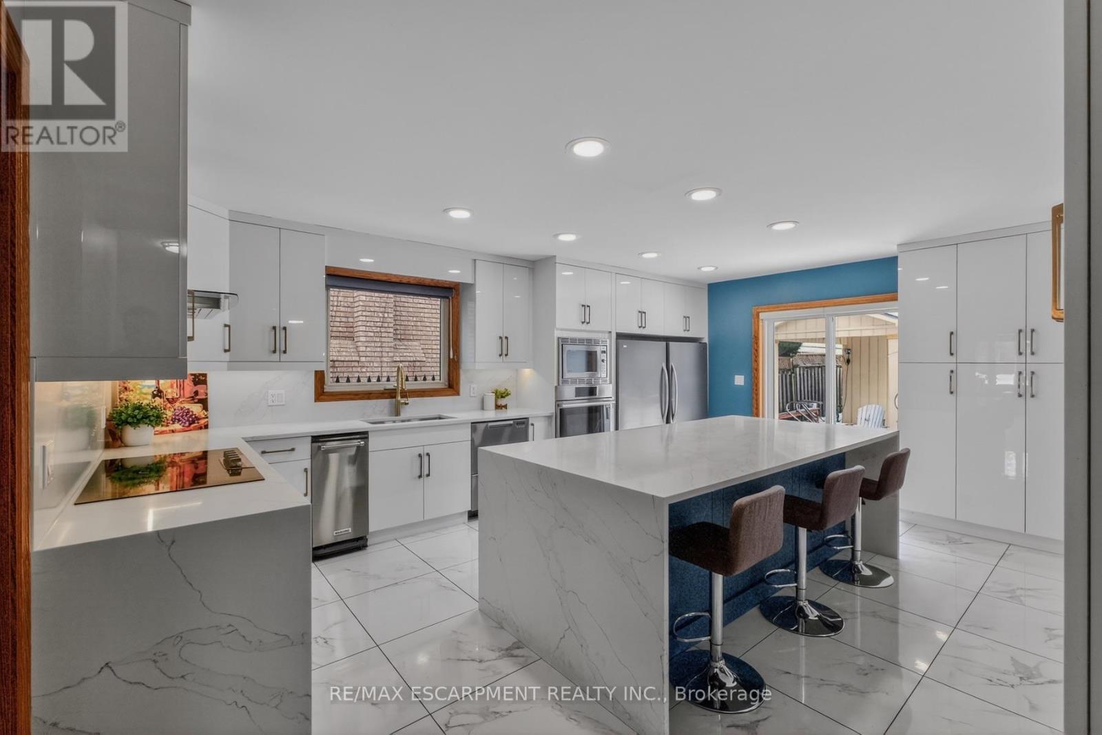 41 Candor Crescent, Hamilton, ON - Indoor Photo Showing Kitchen With Upgraded Kitchen