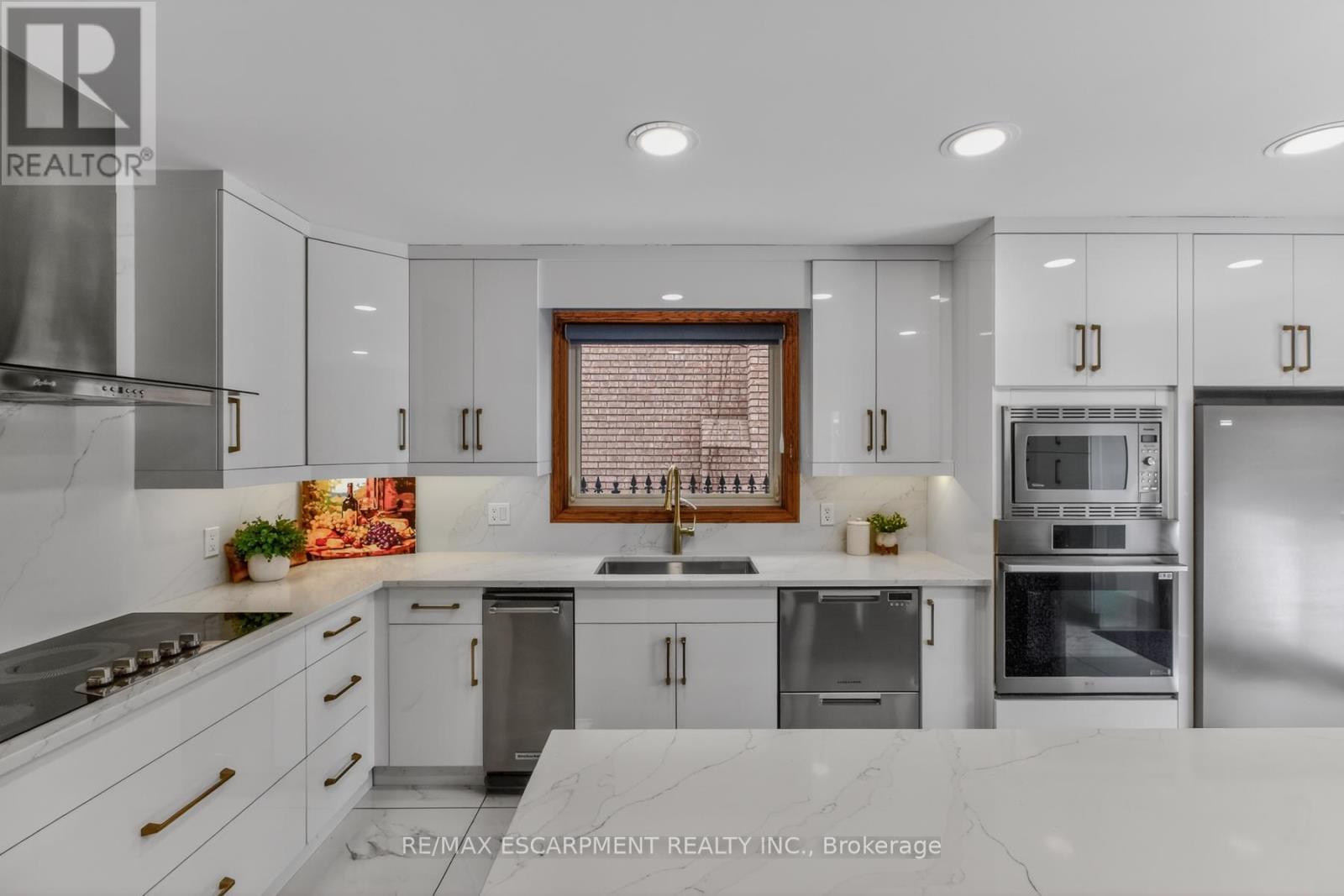 41 Candor Crescent, Hamilton, ON - Indoor Photo Showing Kitchen With Upgraded Kitchen