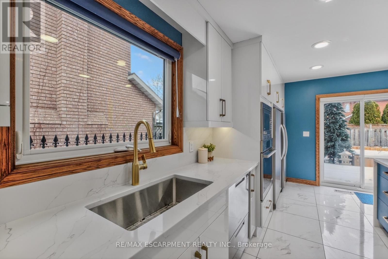 41 Candor Crescent, Hamilton, ON - Indoor Photo Showing Kitchen