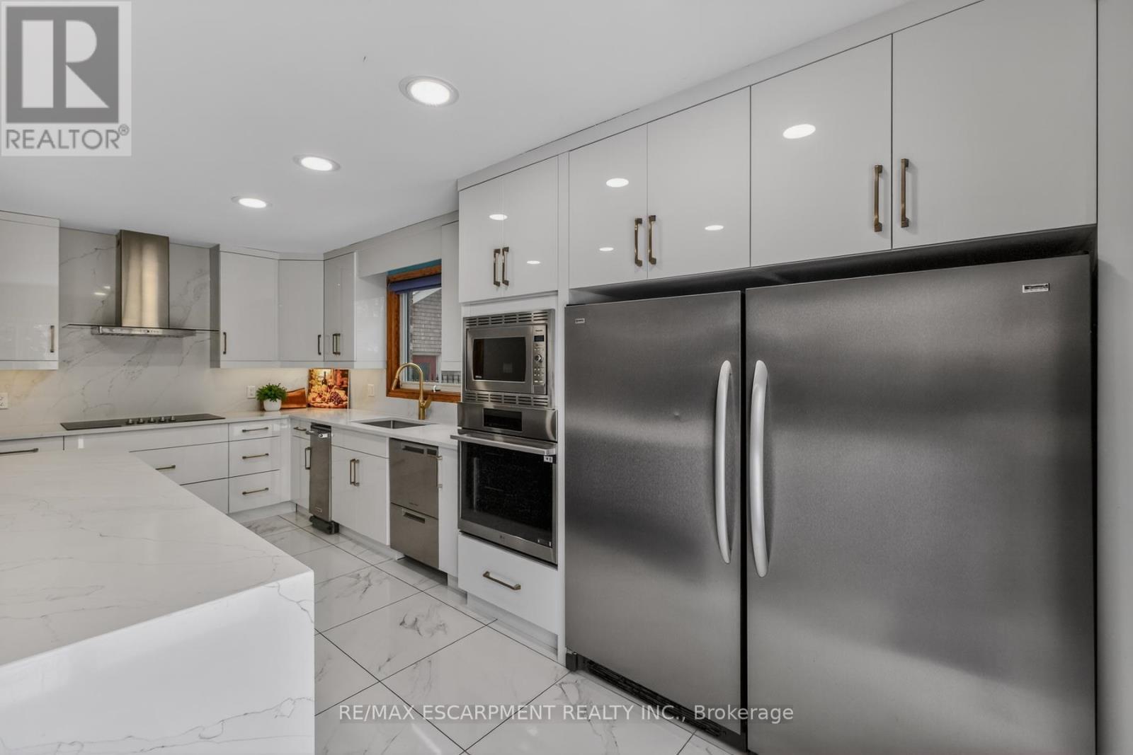 41 Candor Crescent, Hamilton, ON - Indoor Photo Showing Kitchen With Upgraded Kitchen