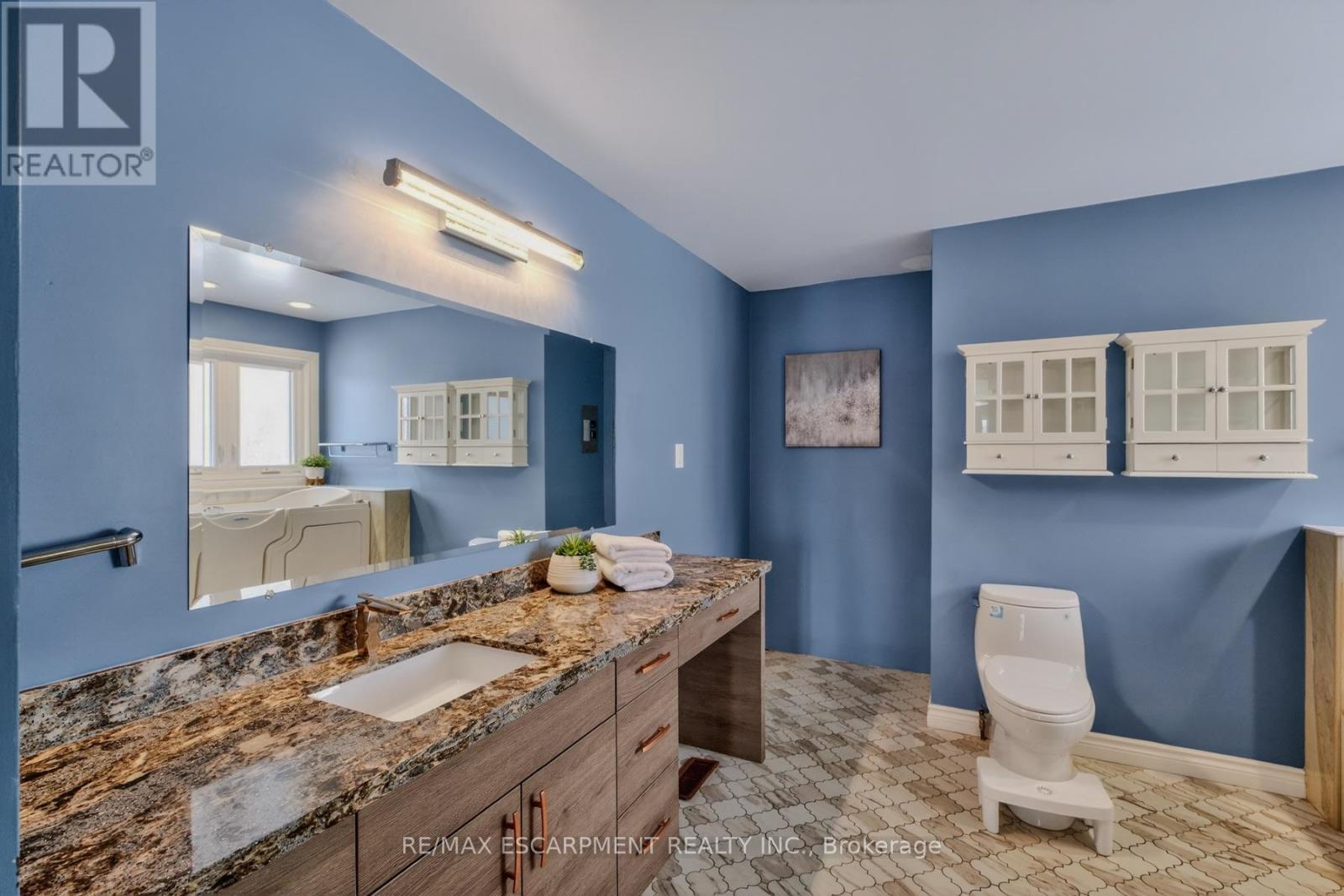 41 Candor Crescent, Hamilton, ON - Indoor Photo Showing Bathroom