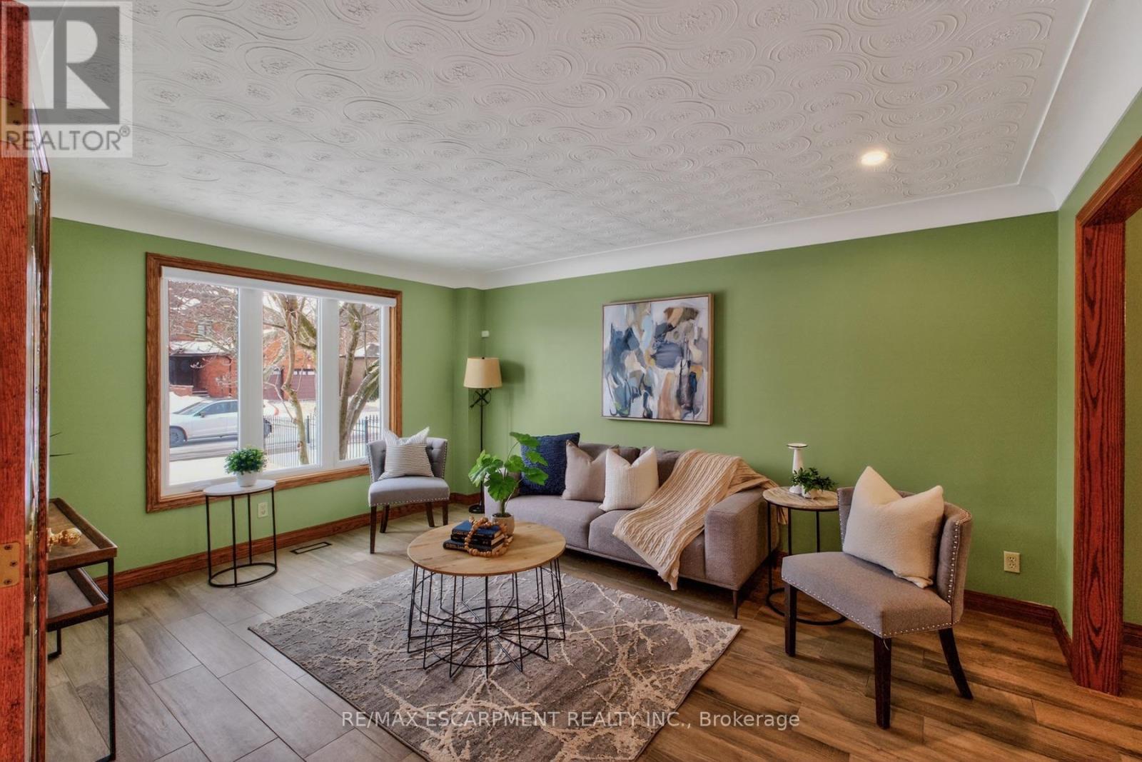 41 Candor Crescent, Hamilton, ON - Indoor Photo Showing Living Room