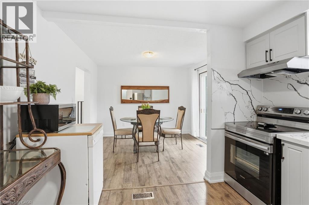 102 Dundee Drive, Caledonia, ON - Indoor Photo Showing Other Room