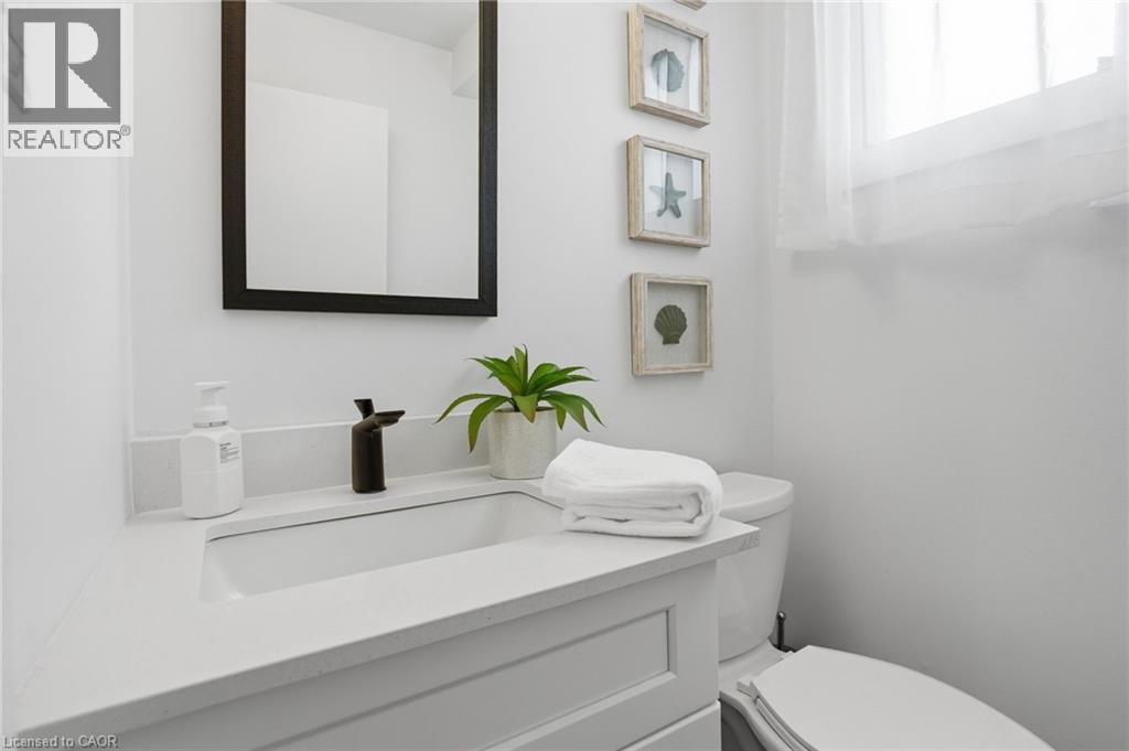102 Dundee Drive, Caledonia, ON - Indoor Photo Showing Bathroom