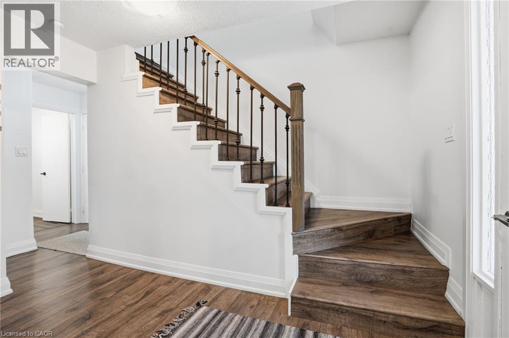 102 Dundee Drive, Caledonia, ON - Indoor Photo Showing Other Room