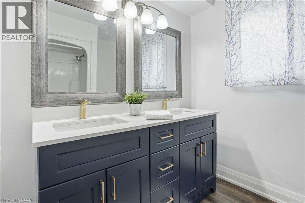 102 Dundee Drive, Caledonia, ON - Indoor Photo Showing Bathroom