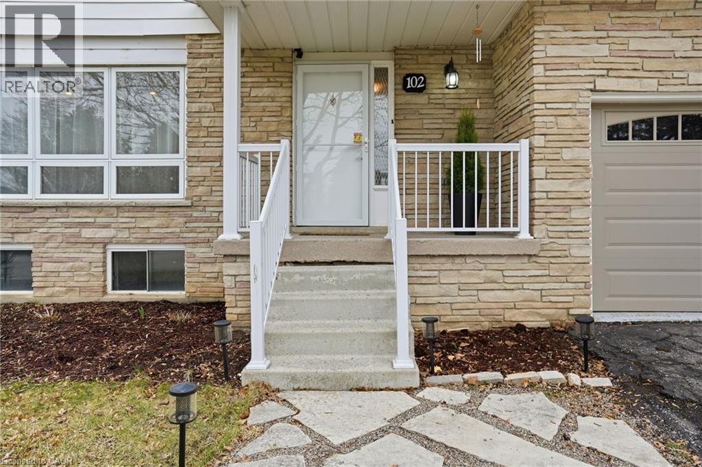 102 Dundee Drive, Caledonia, ON - Outdoor With Exterior