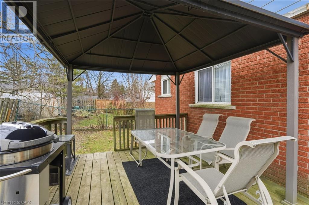 102 Dundee Drive, Caledonia, ON - Outdoor With Deck Patio Veranda With Exterior