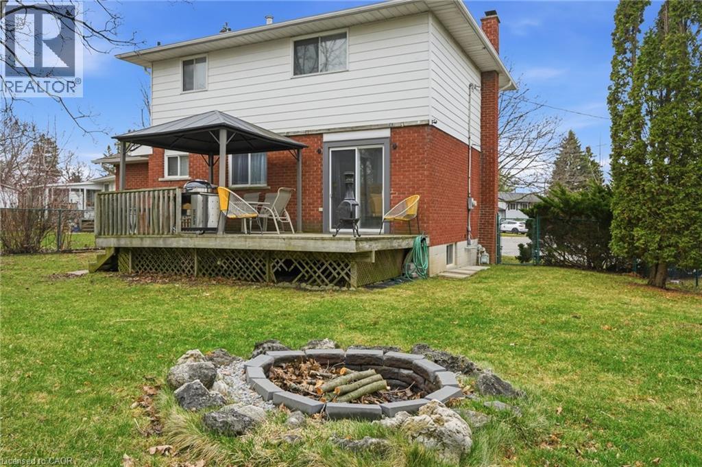 102 Dundee Drive, Caledonia, ON - Outdoor With Deck Patio Veranda