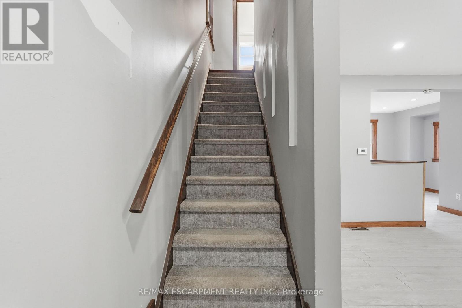 570 Cannon Street E, Hamilton, ON - Indoor Photo Showing Other Room