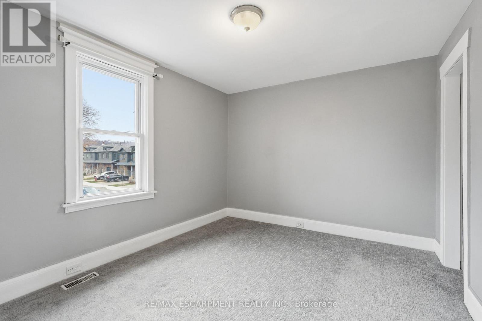 570 Cannon Street E, Hamilton, ON - Indoor Photo Showing Other Room