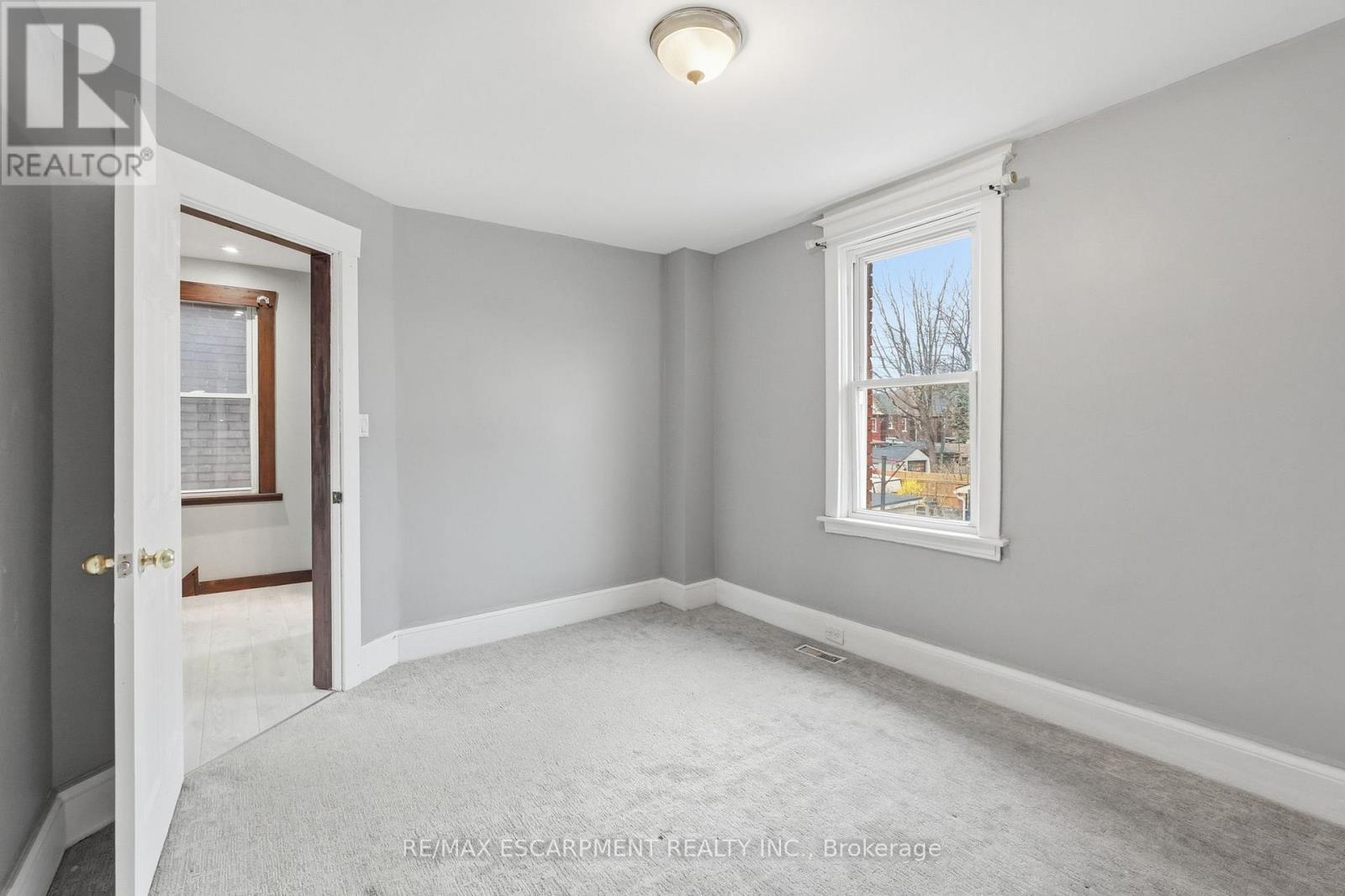 570 Cannon Street E, Hamilton, ON - Indoor Photo Showing Other Room