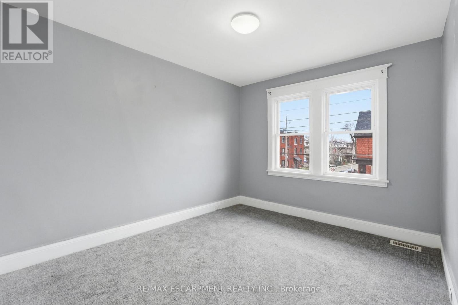 570 Cannon Street E, Hamilton, ON - Indoor Photo Showing Other Room