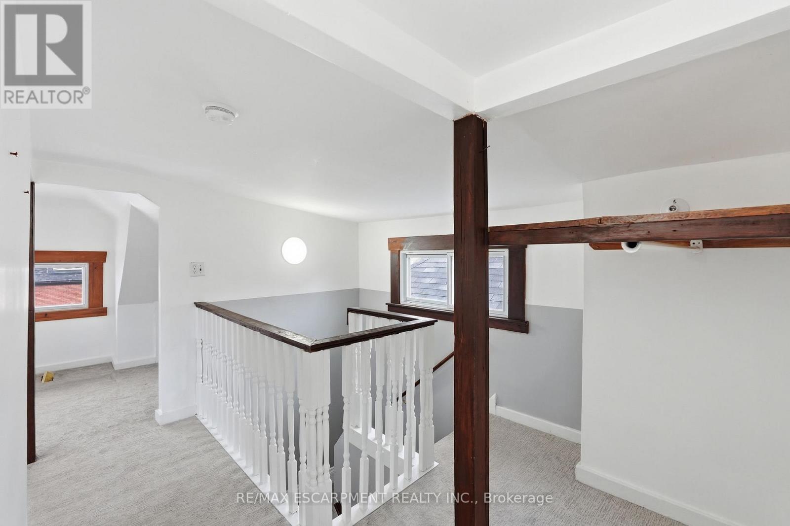 570 Cannon Street E, Hamilton, ON - Indoor Photo Showing Other Room
