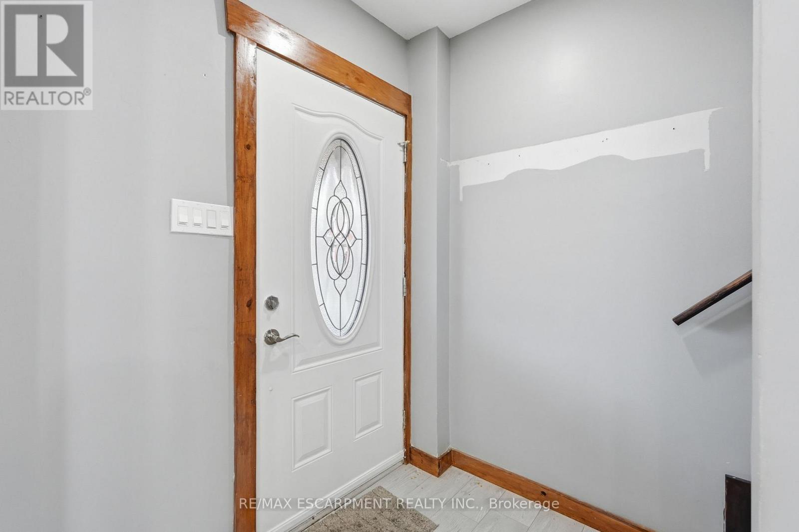 570 Cannon Street E, Hamilton, ON - Indoor Photo Showing Other Room