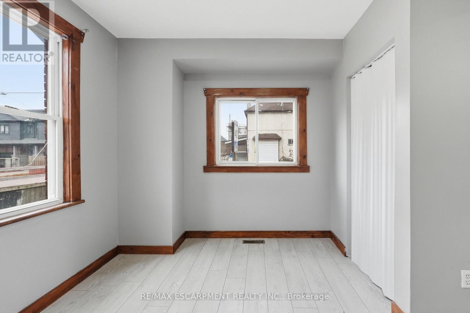 570 Cannon Street E, Hamilton, ON - Indoor Photo Showing Other Room