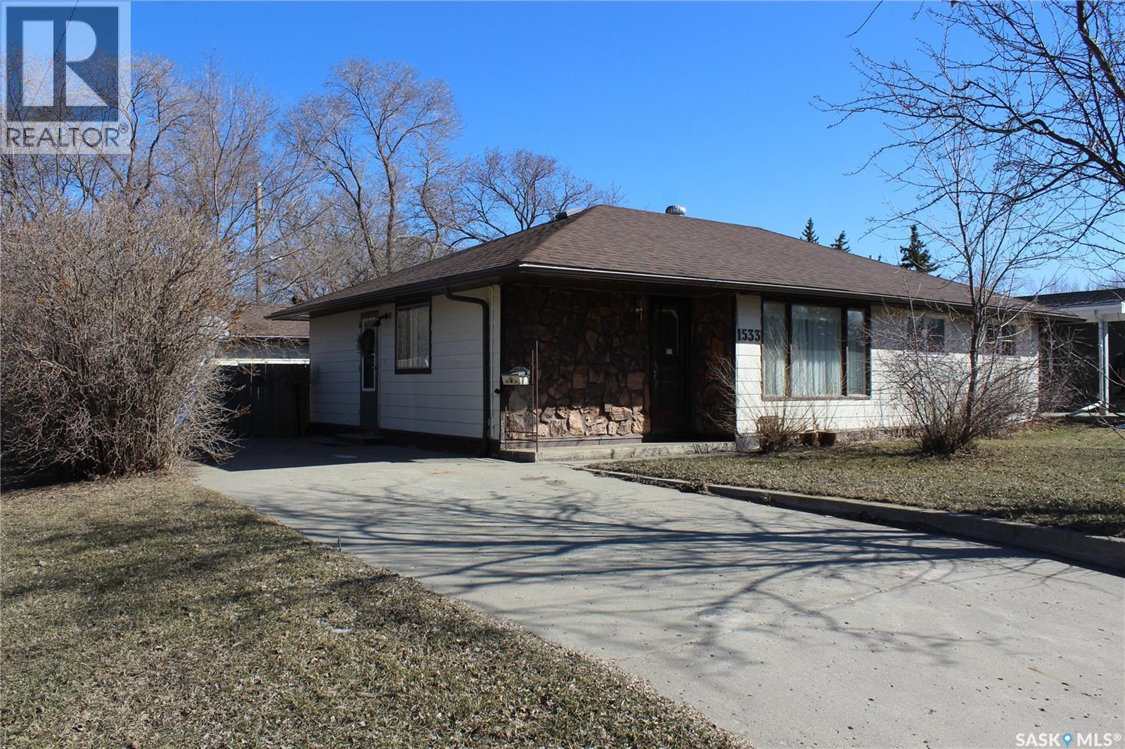 1533 Thorn Crescent, Estevan, SK - Outdoor