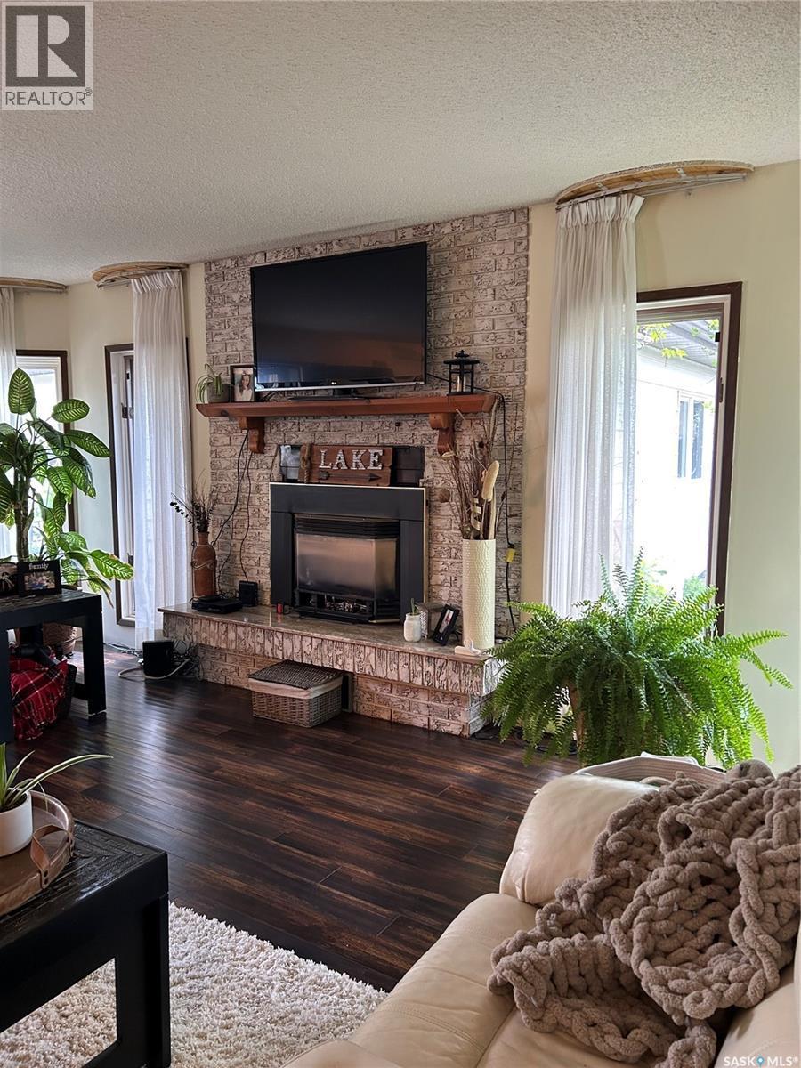 1533 Thorn Crescent, Estevan, SK - Indoor Photo Showing Living Room With Fireplace
