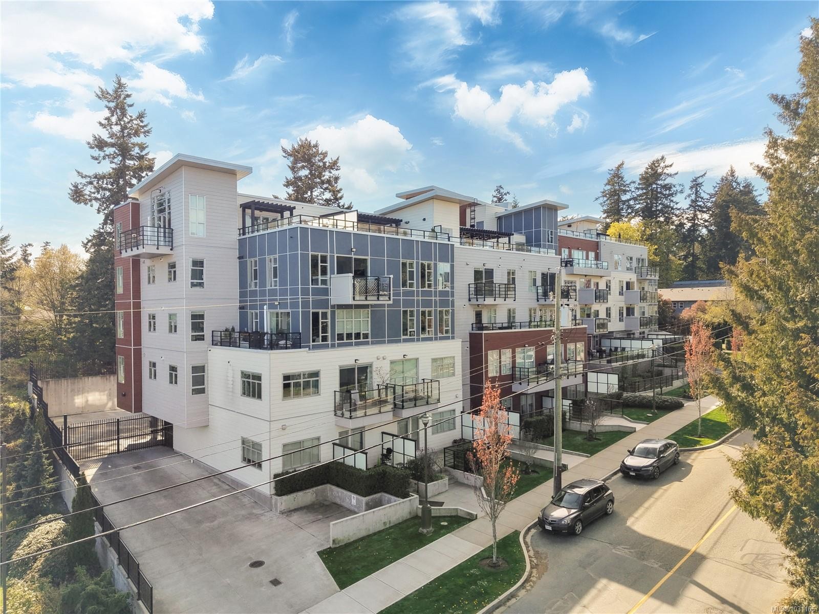 602-1450 Glentana Rd, View Royal, BC - Outdoor