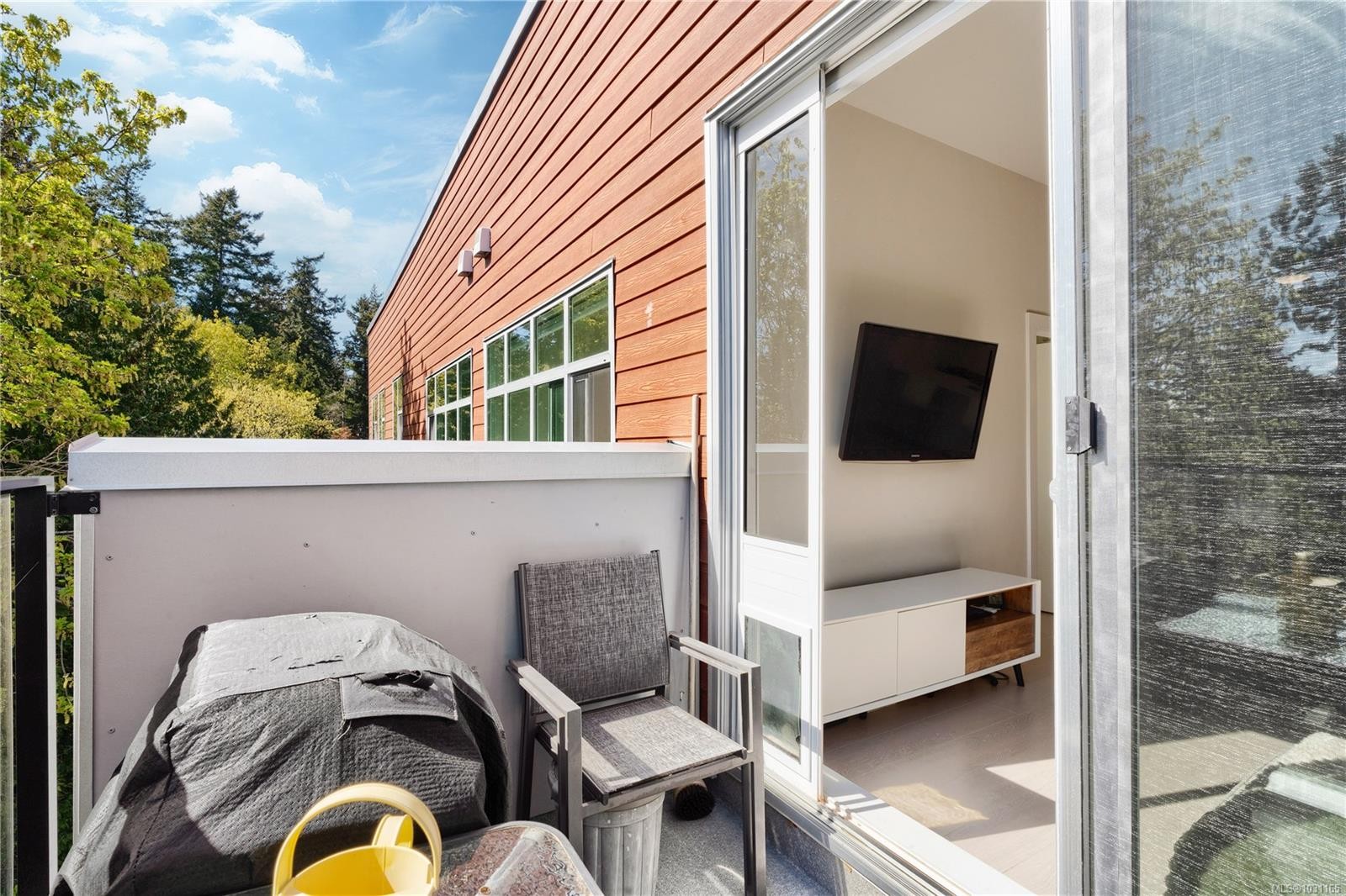 602-1450 Glentana Rd, View Royal, BC - Outdoor With Exterior