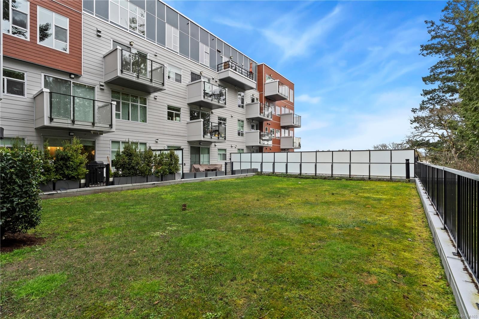 602-1450 Glentana Rd, View Royal, BC - Outdoor