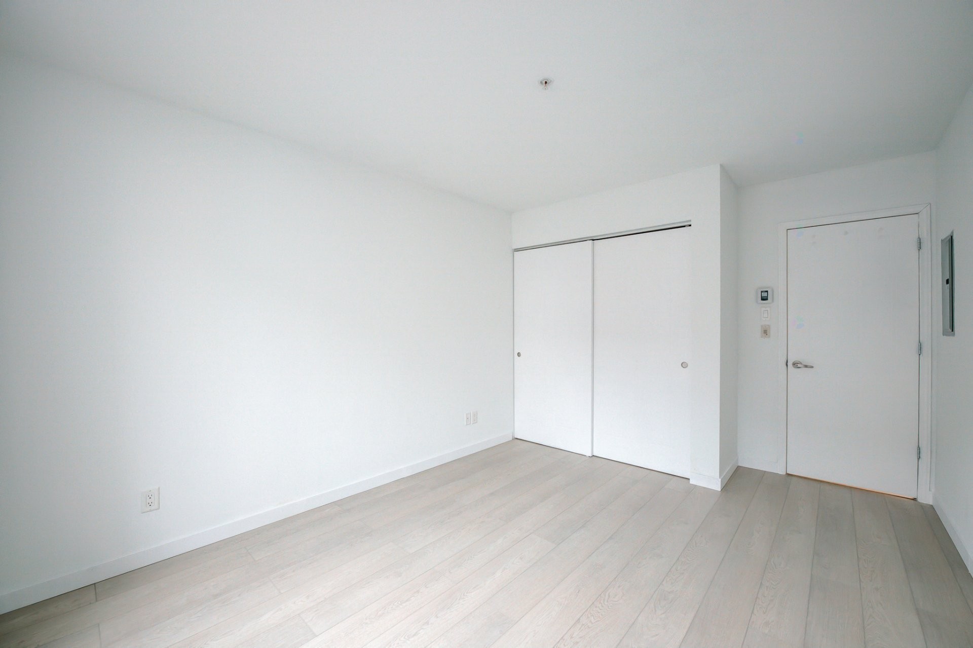 Chambre à coucher - 219-1950 Rue De Champlain, Montréal (Ville-Marie), QC - Indoor Photo Showing Other Room