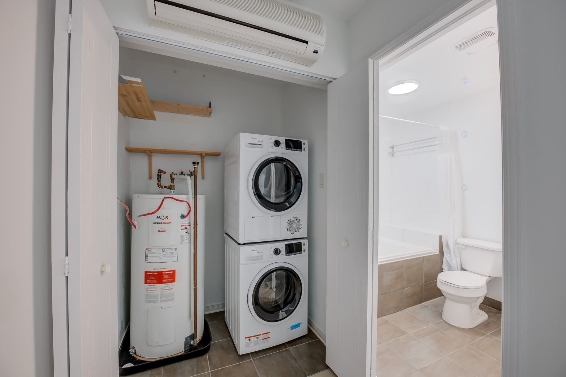 Salle de lavage - 219-1950 Rue De Champlain, Montréal (Ville-Marie), QC - Indoor Photo Showing Laundry Room