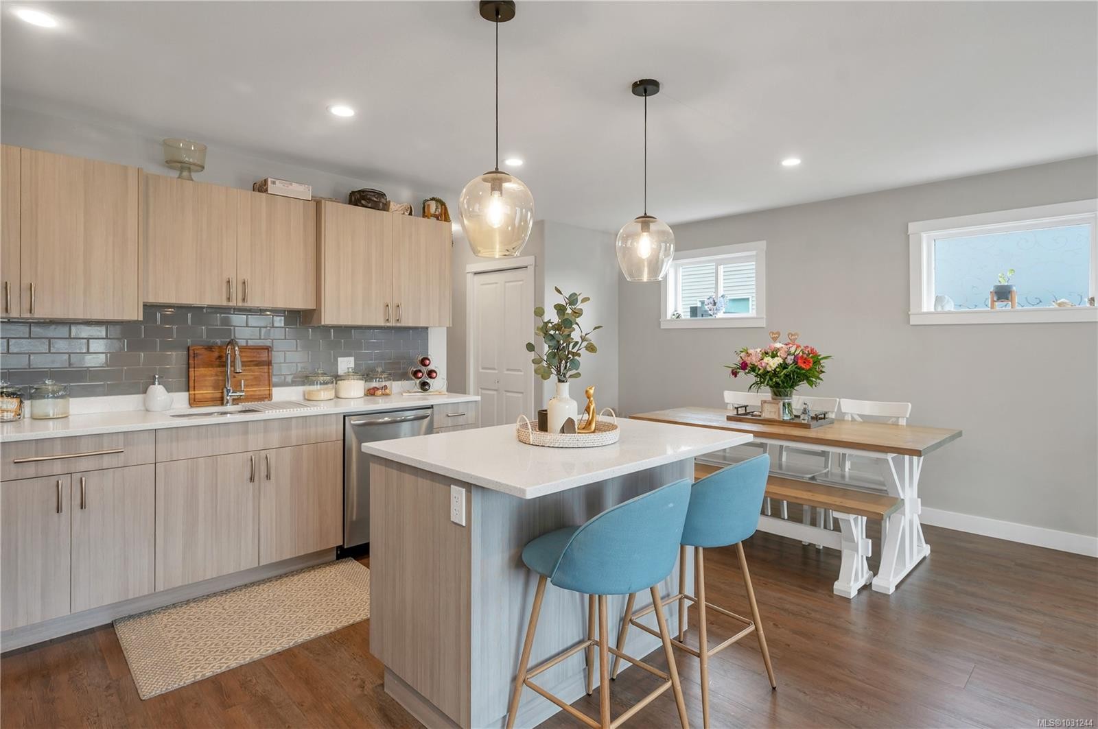 A-535 Petersen Rd, Campbell River, BC - Indoor Photo Showing Kitchen