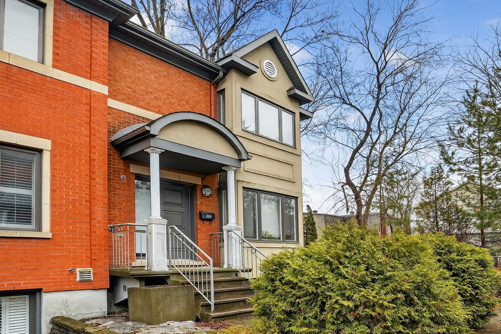 Façade - 34D Boul. Des Sources, Pointe-Claire, QC - Outdoor