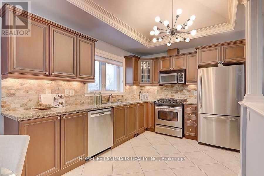 32 Windridge Drive, Markham, ON - Indoor Photo Showing Kitchen